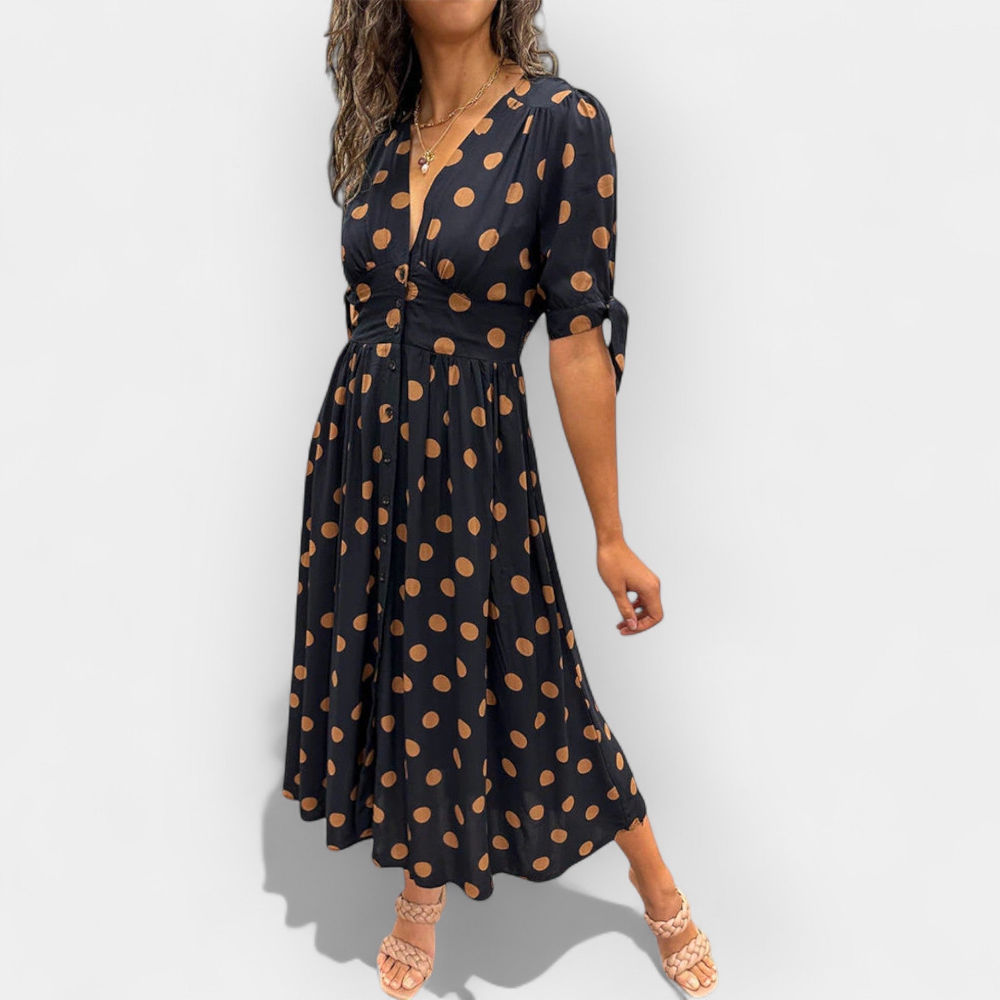 Φόρεμα με Πουά και Κομψές Λεπτομέρειες