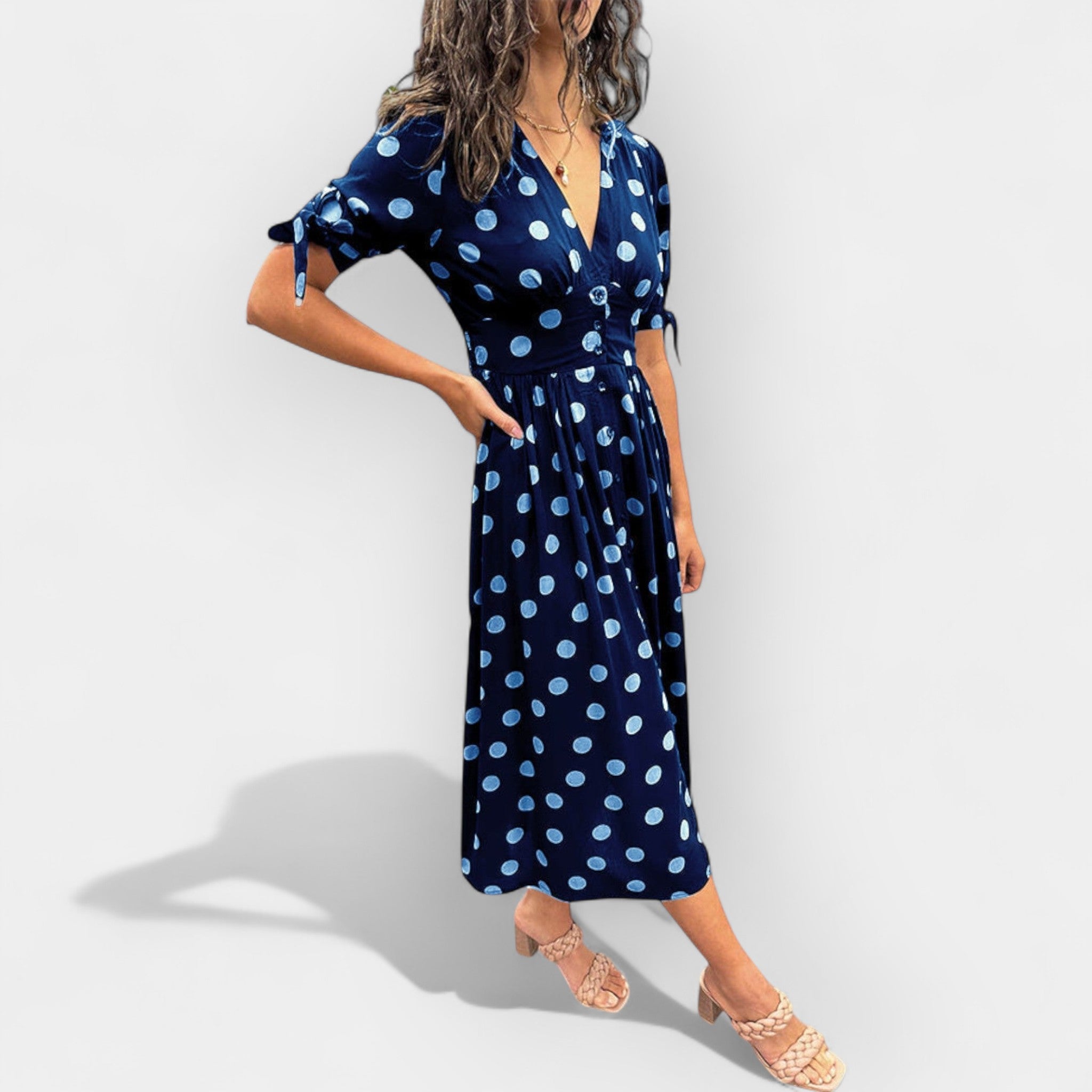 Φόρεμα με Πουά και Κομψές Λεπτομέρειες