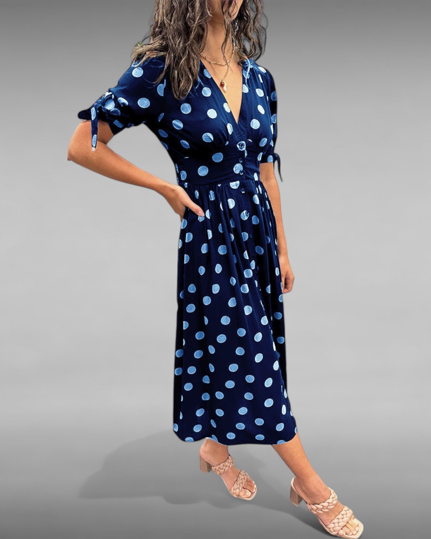 Vestido con Lunares y Detalles Elegantes