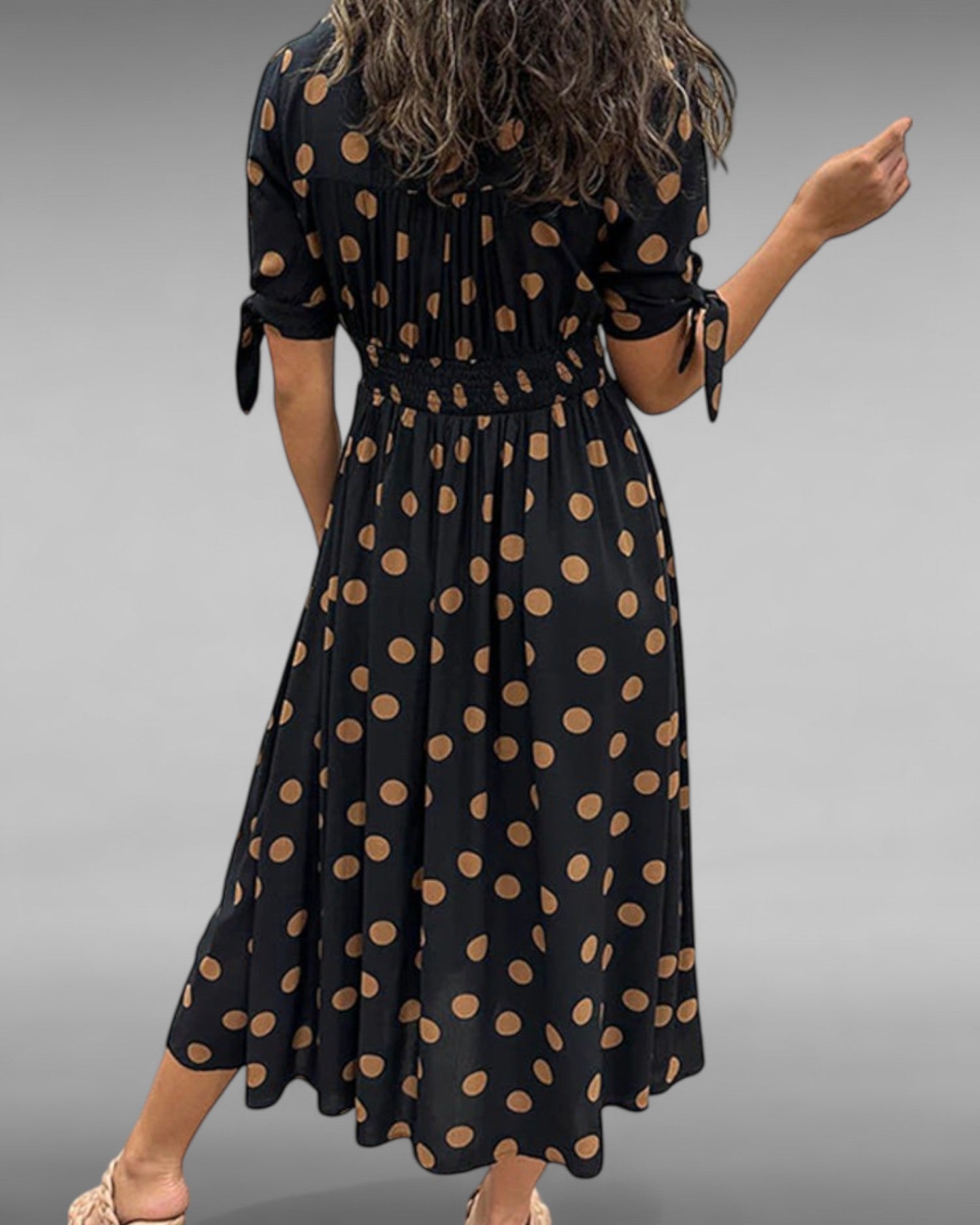 Vestido con Lunares y Detalles Elegantes