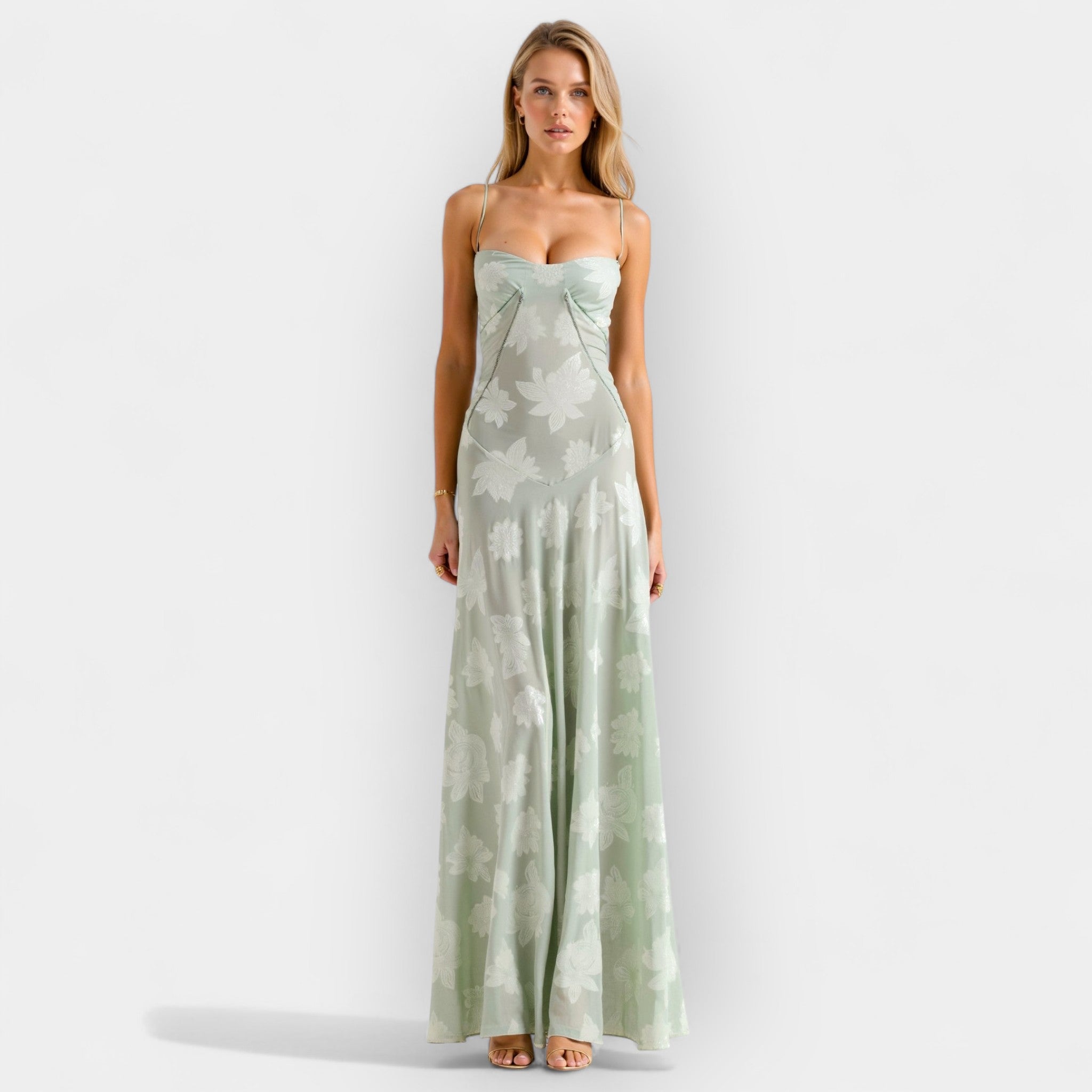 Vestido romántico con tirantes finos