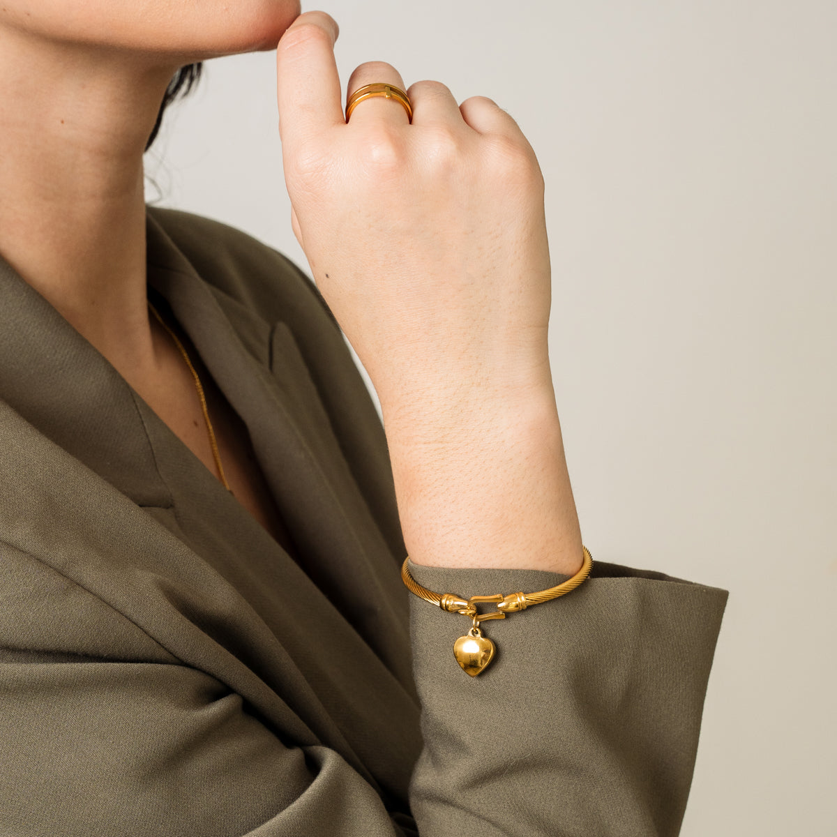 Pulsera Dorada con Corazón