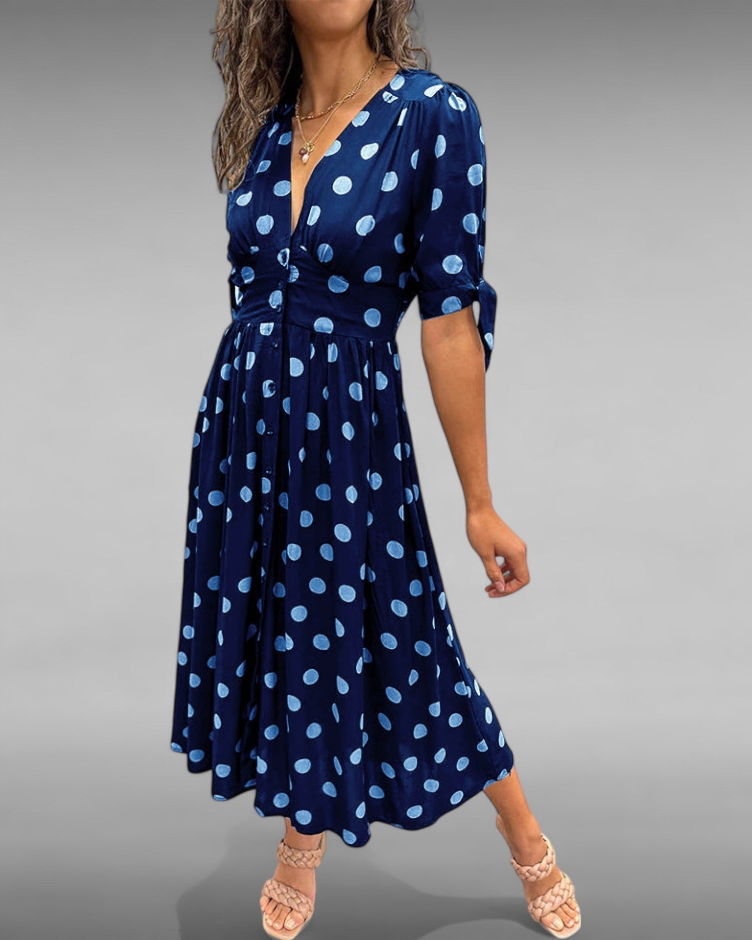 Vestido con Lunares y Detalles Elegantes