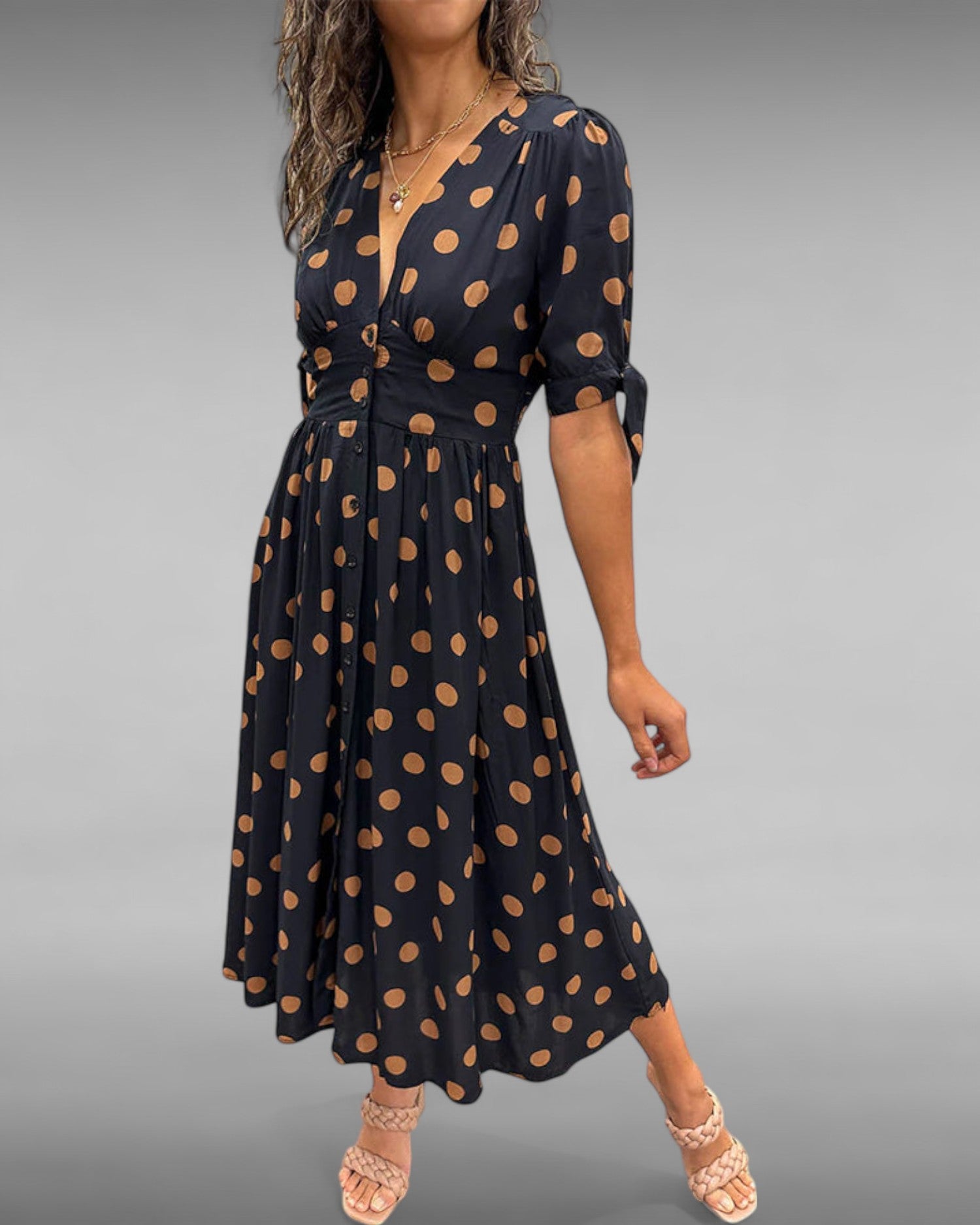 Vestido con Lunares y Detalles Elegantes