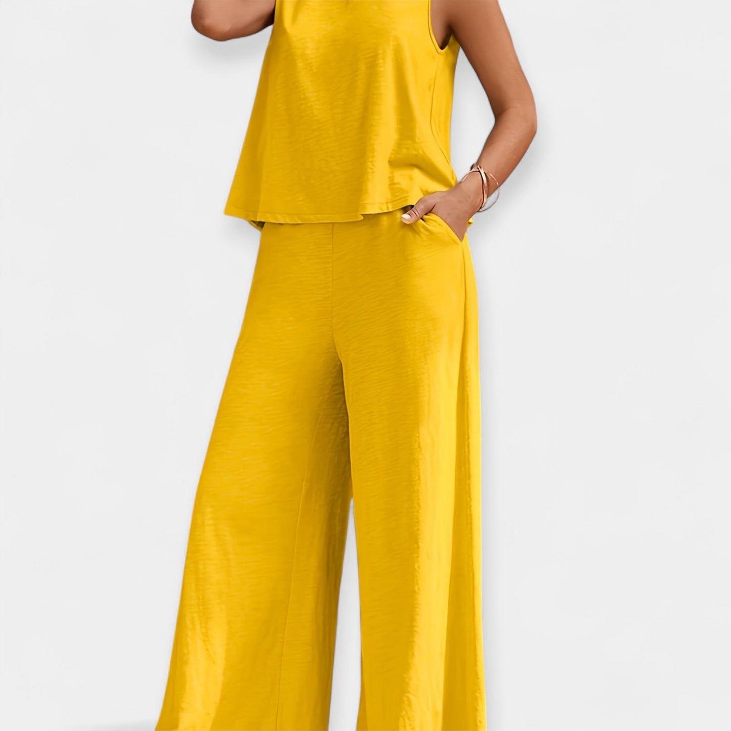 Conjunto con top suelto y pantalón ancho