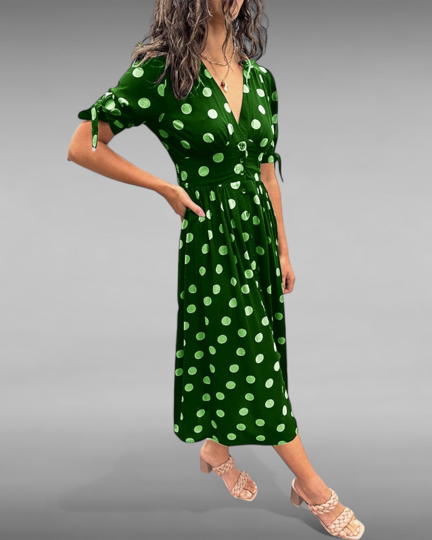 Vestido con Lunares y Detalles Elegantes