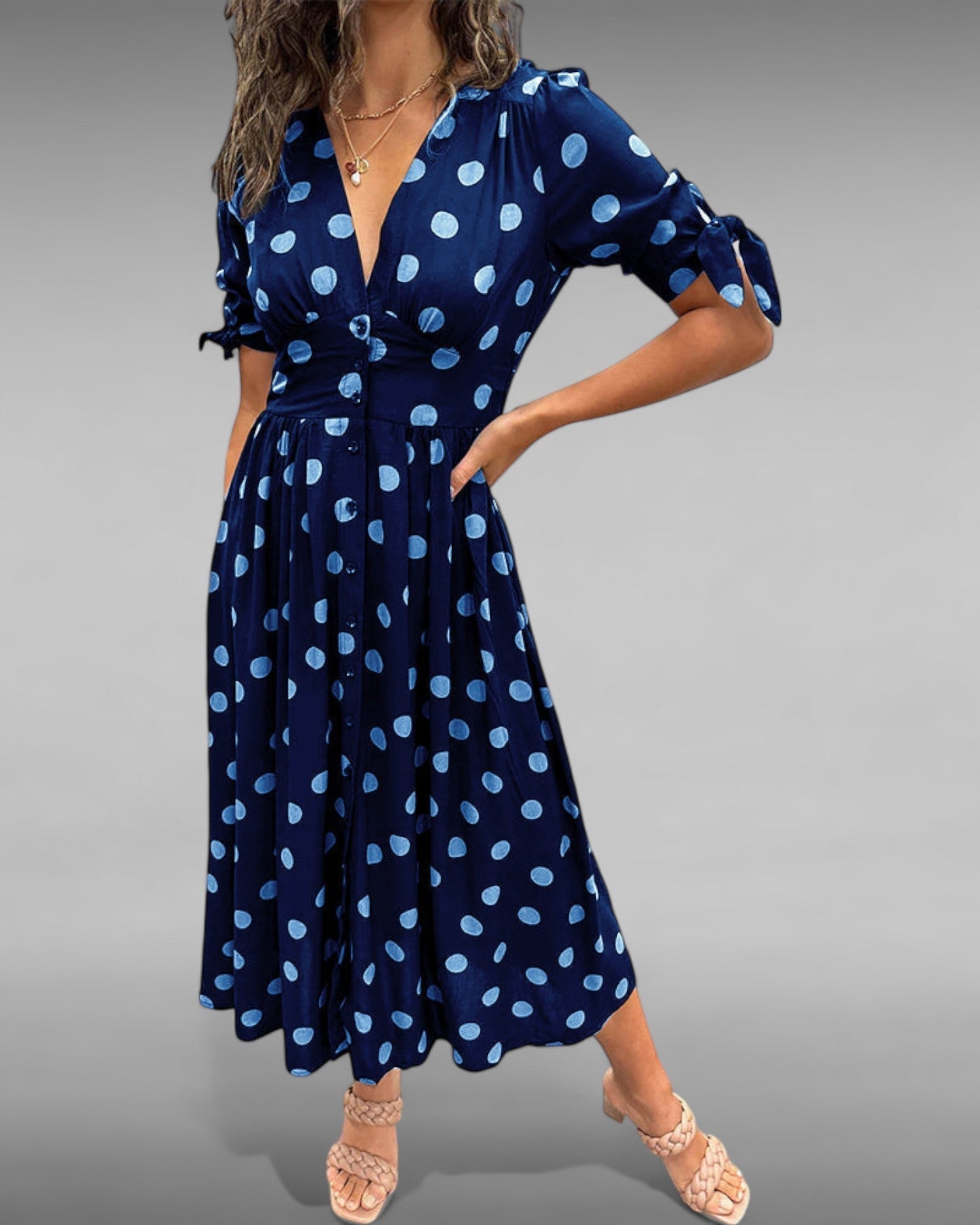 Vestido con Lunares y Detalles Elegantes