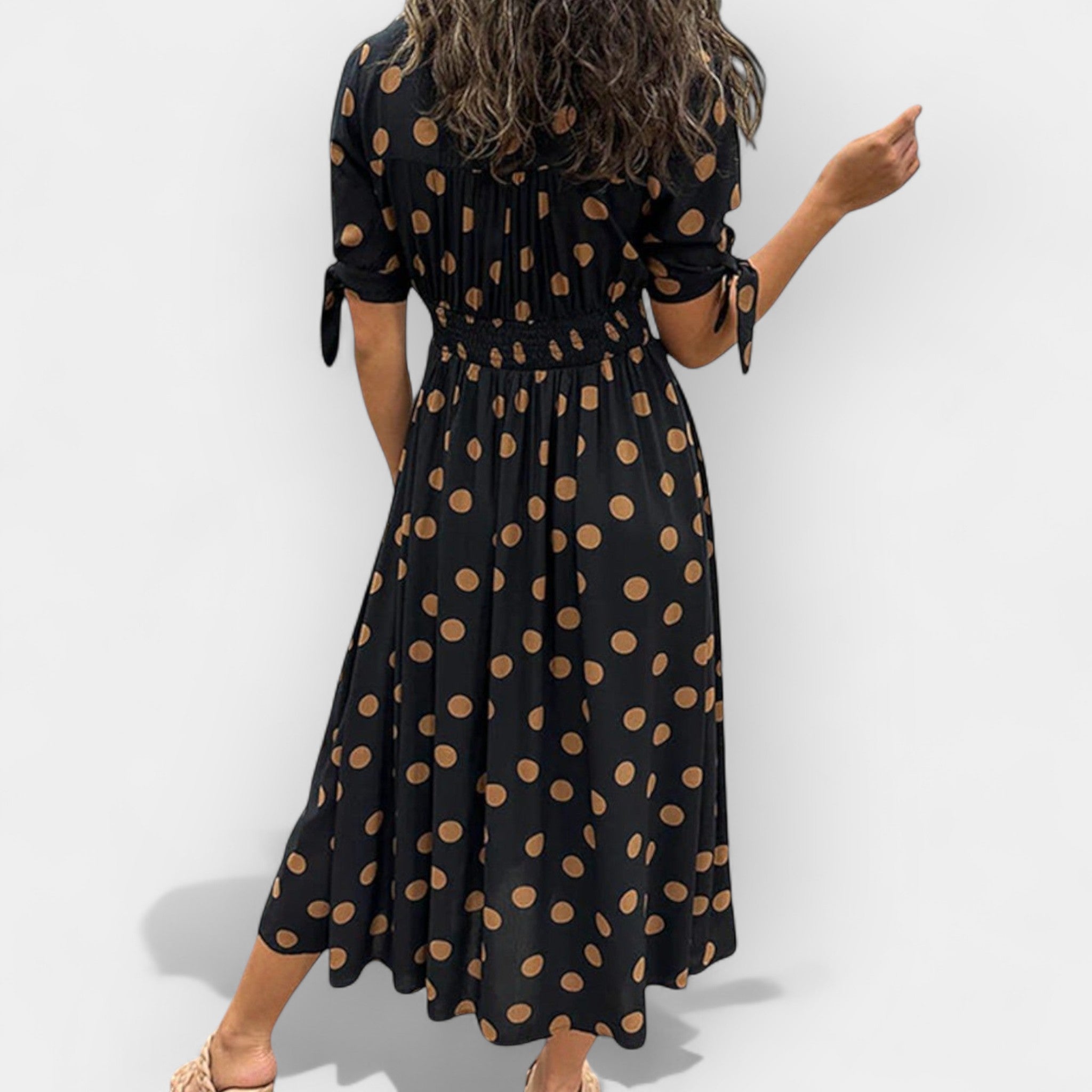 Φόρεμα με Πουά και Κομψές Λεπτομέρειες