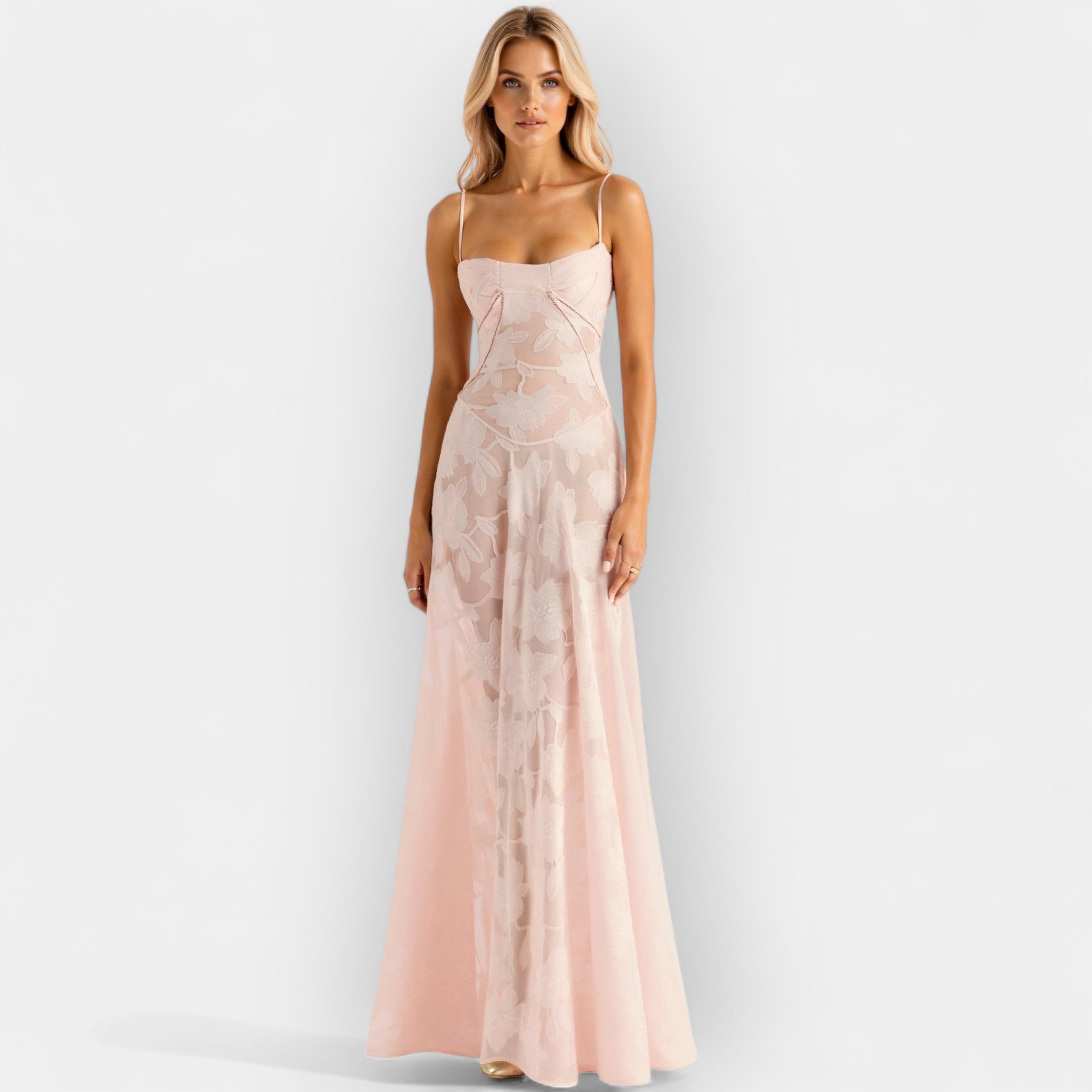 Vestido romántico con tirantes finos