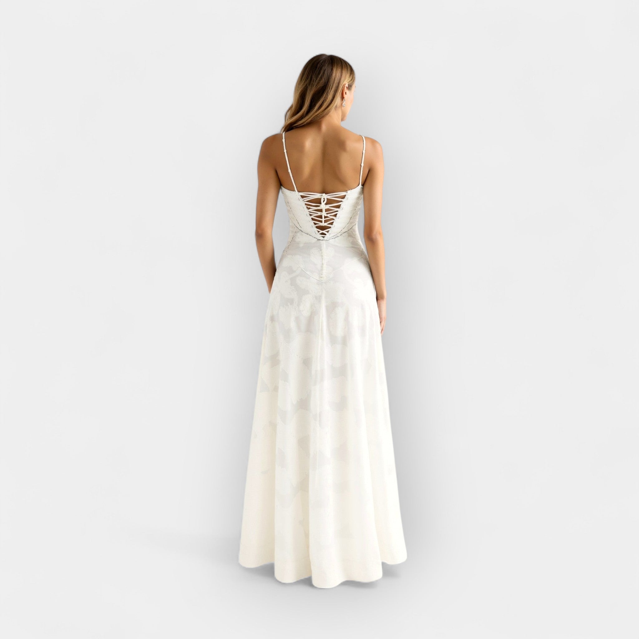 Vestido romántico con tirantes finos