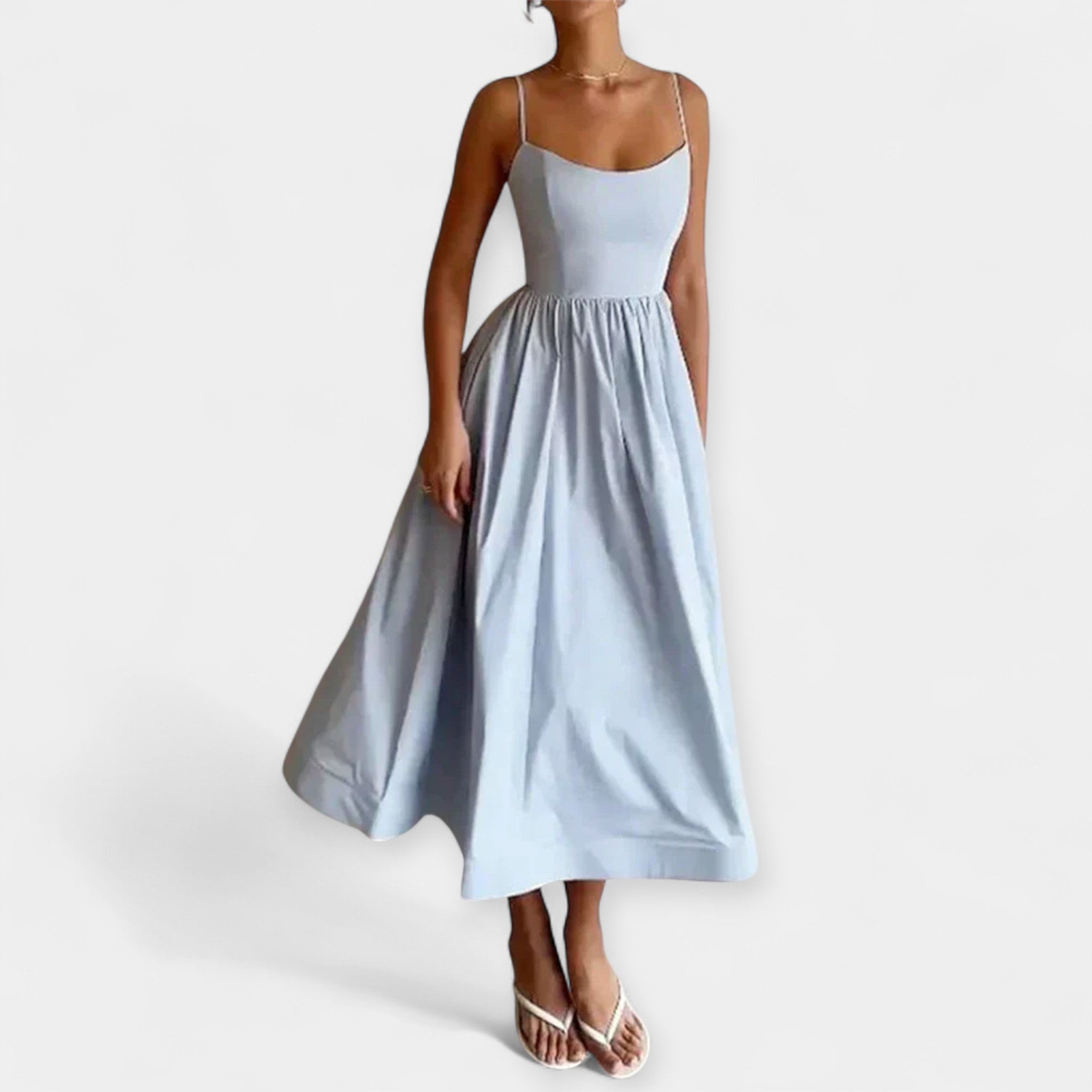 Vestido mini con escote redondo y tirantes