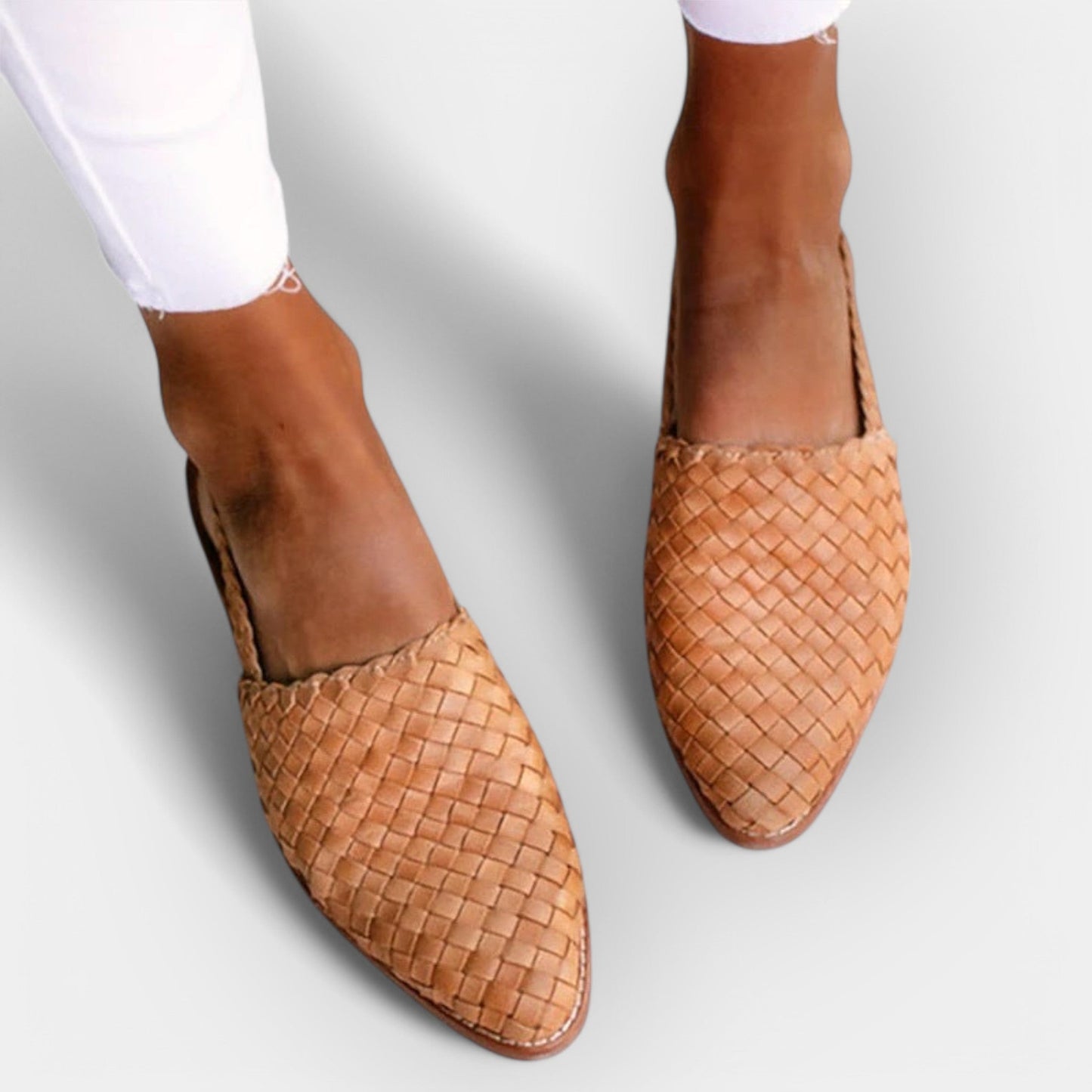 Sandalias artesanales con estética minimalista