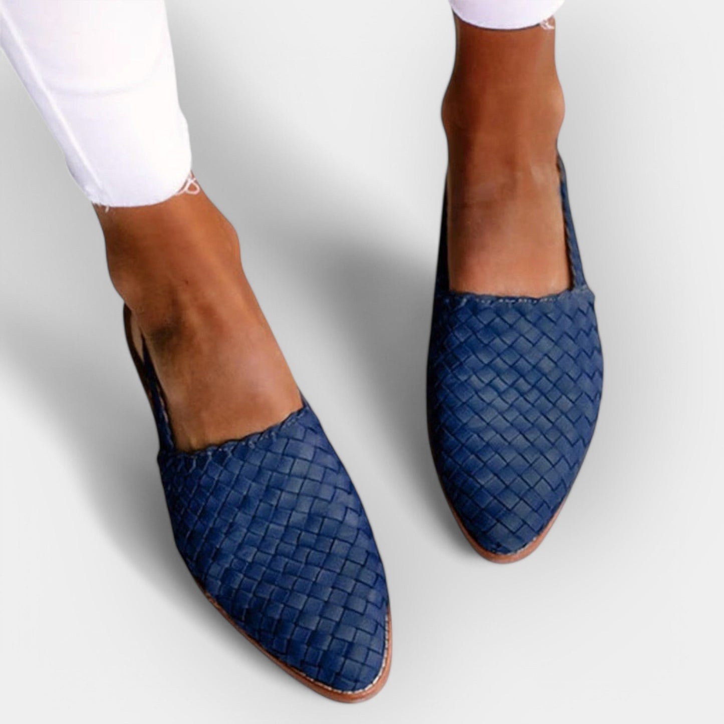Sandalias artesanales con estética minimalista
