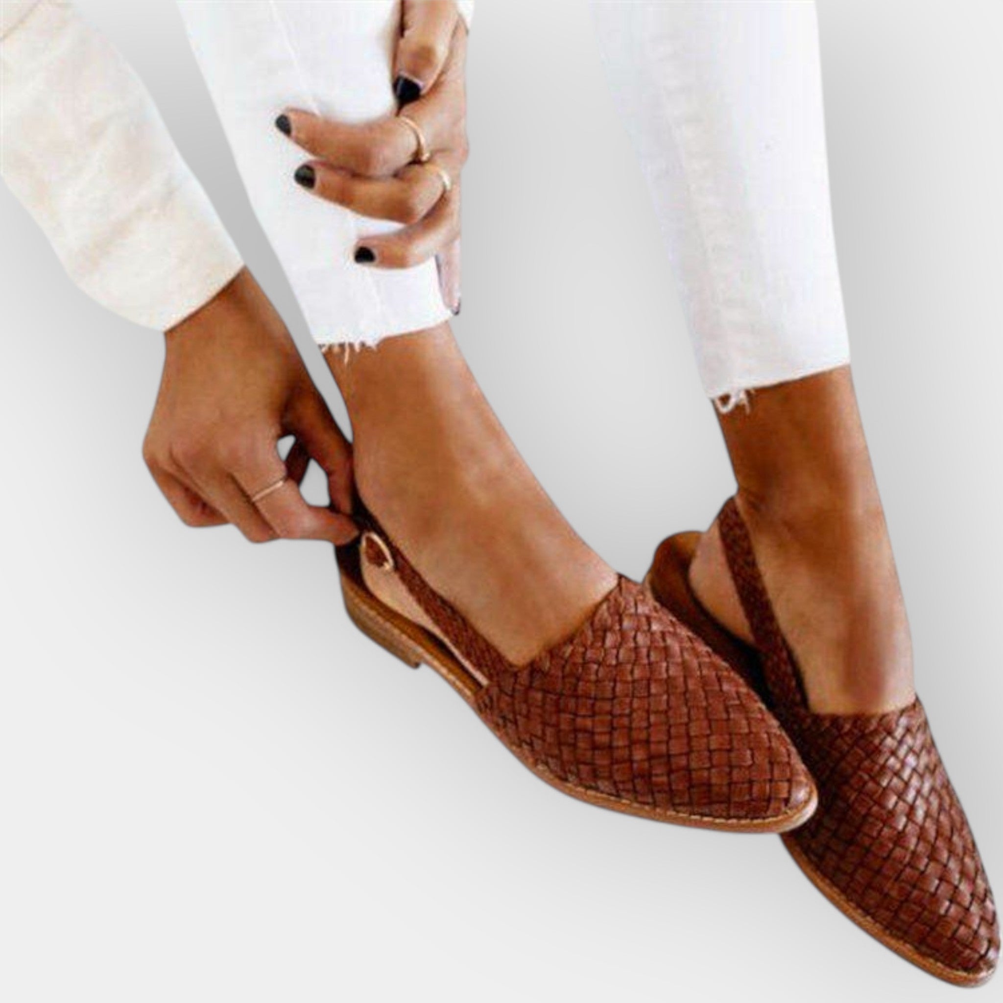 Sandalias artesanales con estética minimalista